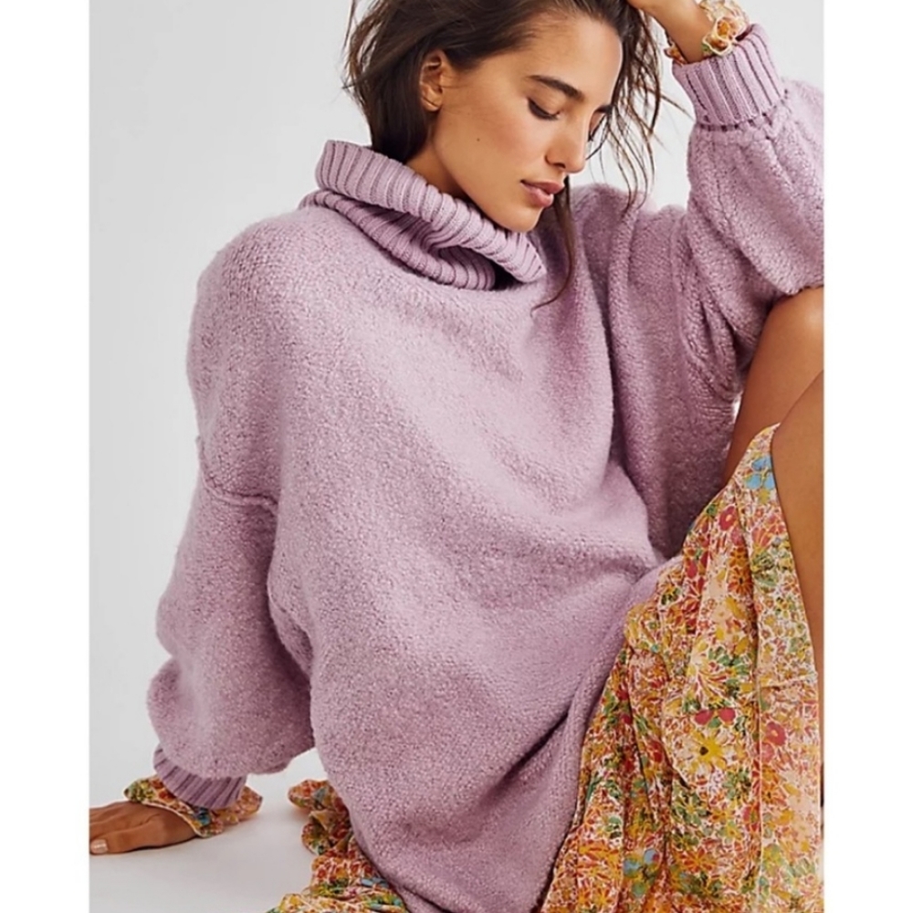 Free People Milo Pullover Sweater Size Large in light purple/lavender worn once